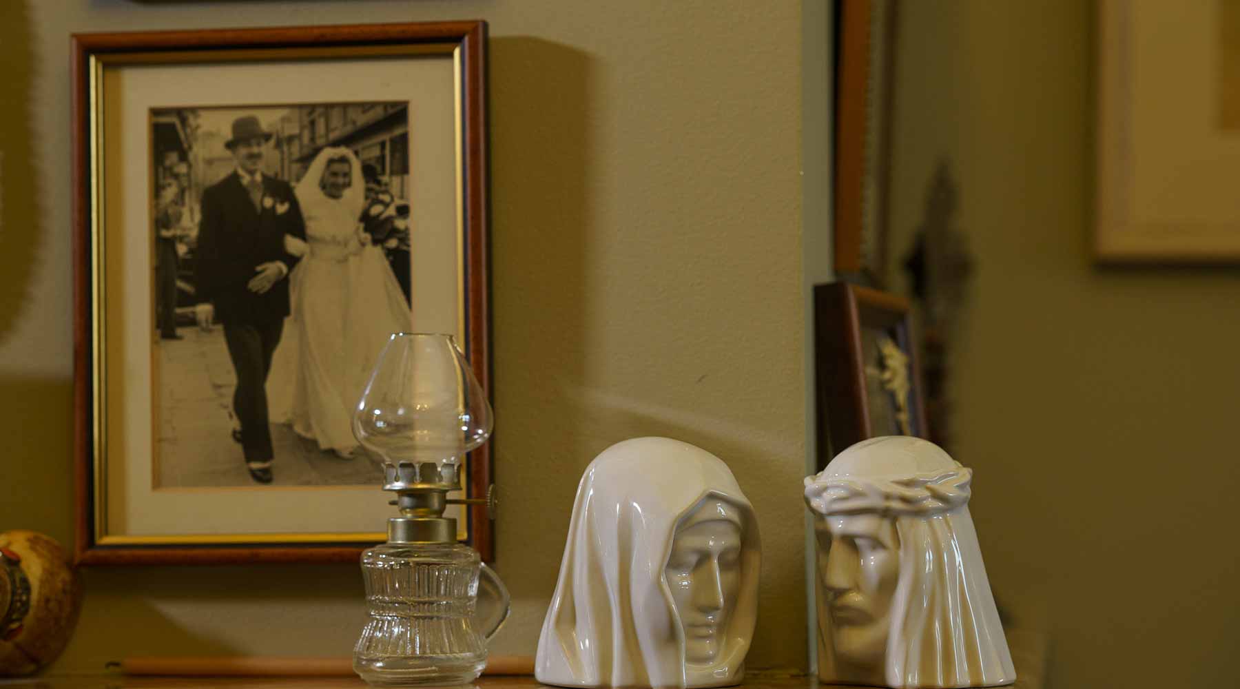 16 Different Small Urns for Ashes