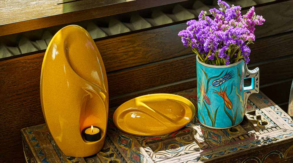 Matching Cremation Urns and Keepsake Sets
