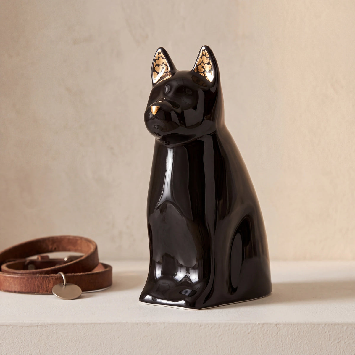Barkley-Dog-Urn-for-Ashes-in-Black-pet_collar_ledge