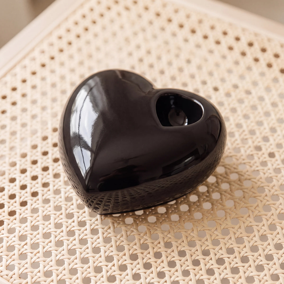 Big-Heart-Double-Urn-for-Ashes-in-Pure-Black-heart_cane_above