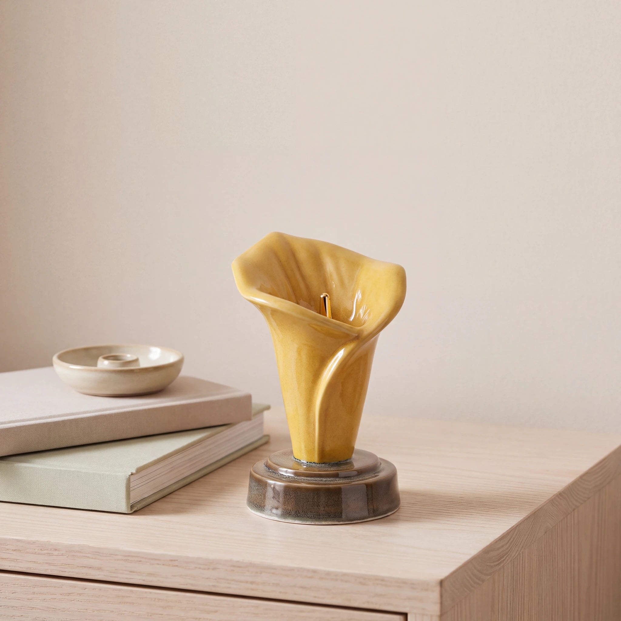 Calla-Lily-Keepsake-Urn-for-Ashes-in-Amber-Yellow-keepsake_books_dish-Alt