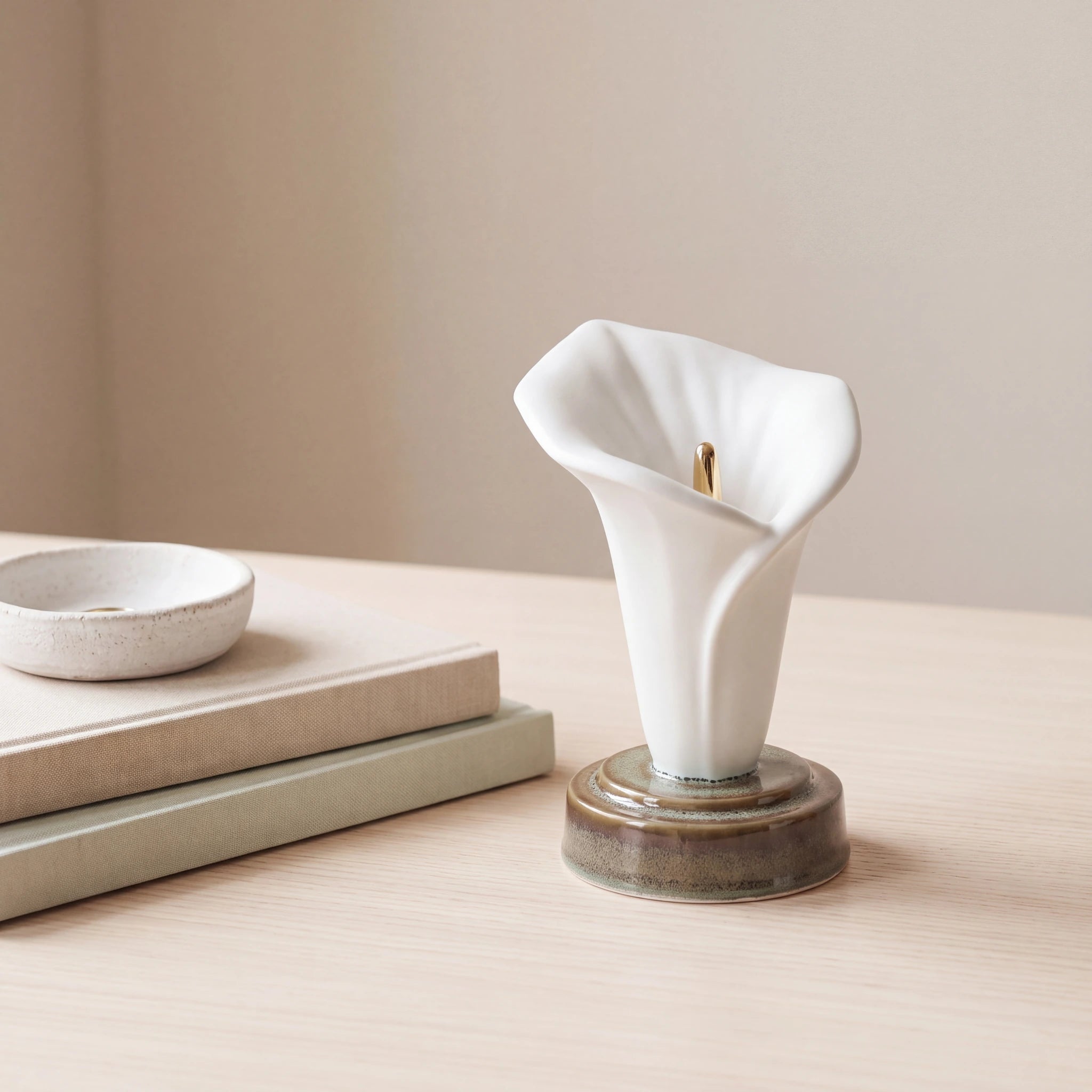 Calla-Lily-Keepsake-Urn-for-Ashes-in-Matte-White-keepsake_books_dish-Alt