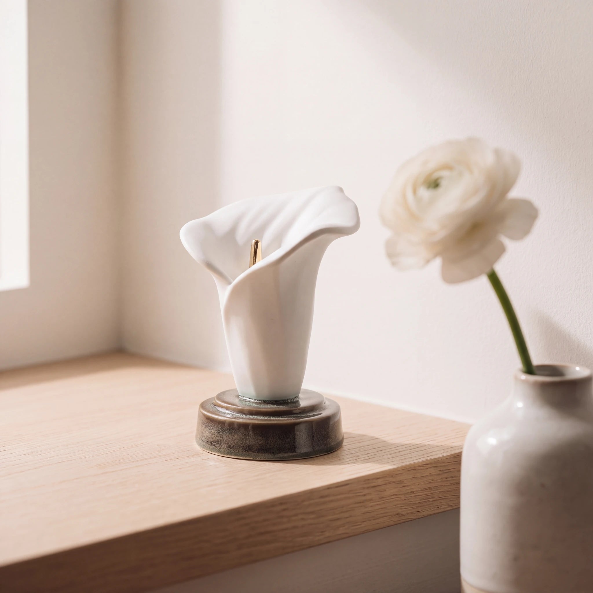 Calla-Lily-Keepsake-Urn-for-Ashes-in-Matte-White-keepsake_bud_vase