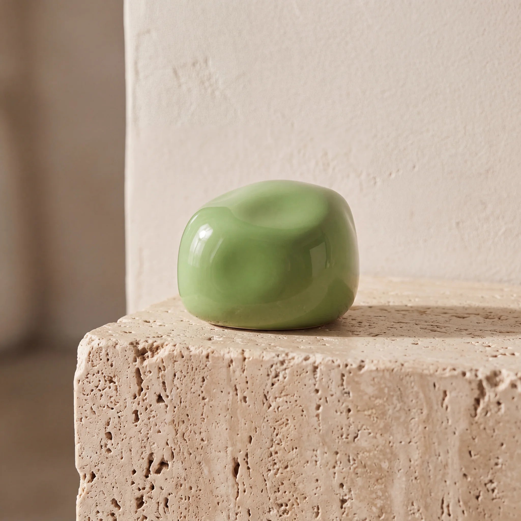 Cuddle-Stone-Keepsake-Urn-for-Ashes-in-Glossy-Apple-Green-Travertine-Ledge