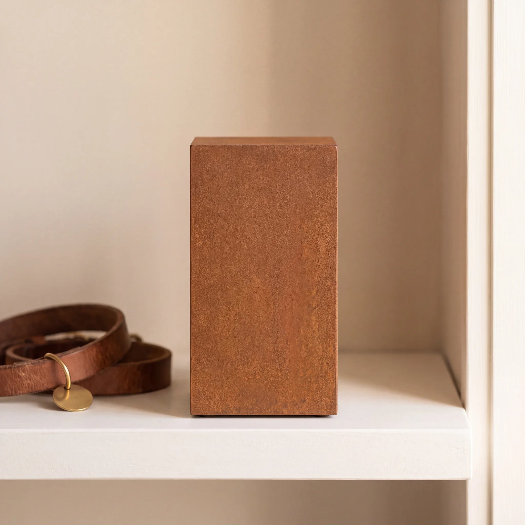 Dimension-Pet-Urn-for-Ashes-in-Corten-Steel-pet_collar_ledge