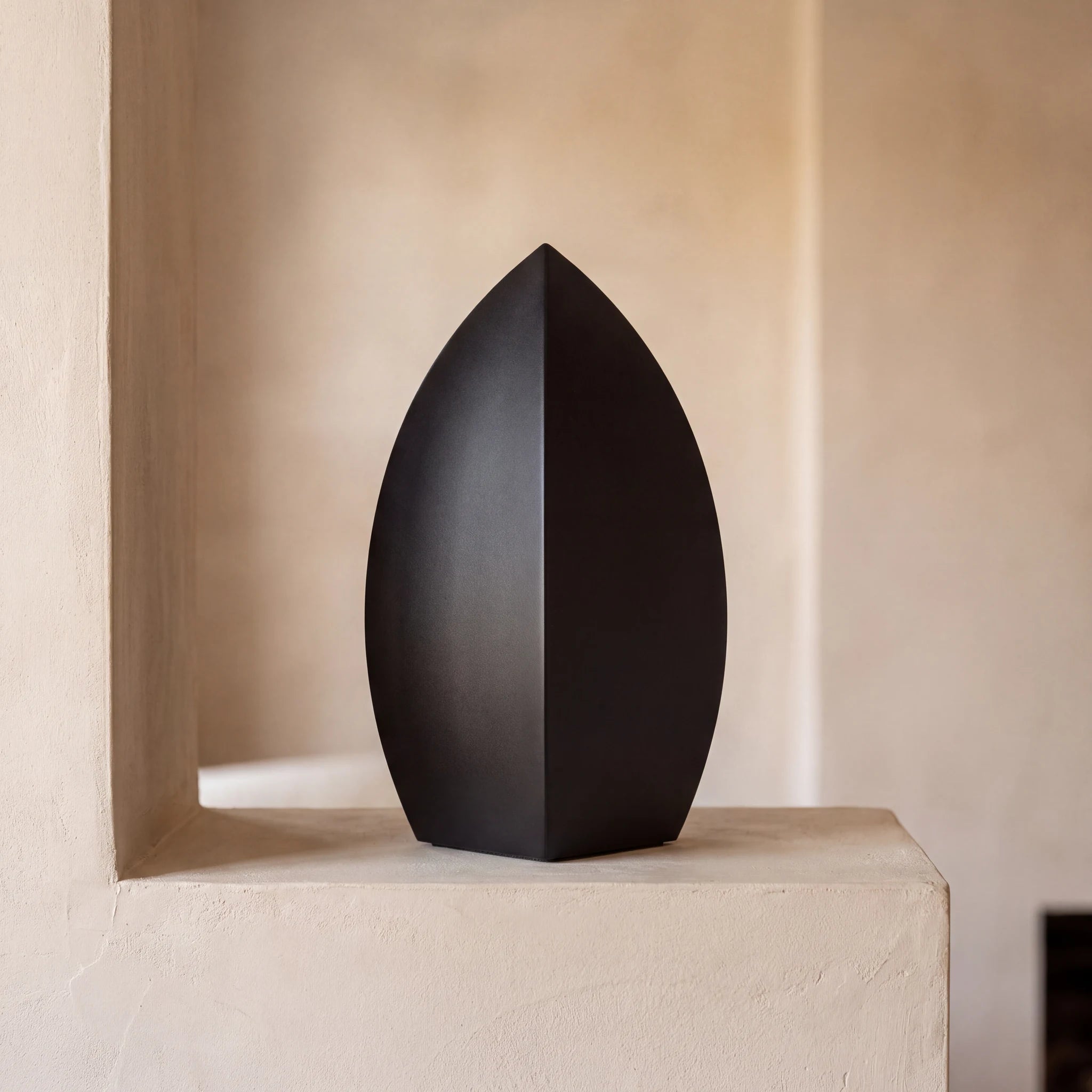 Drop-Medium-Urn-for-Ashes-in-Matte-Black-Stainless-Steel-amto_alcove