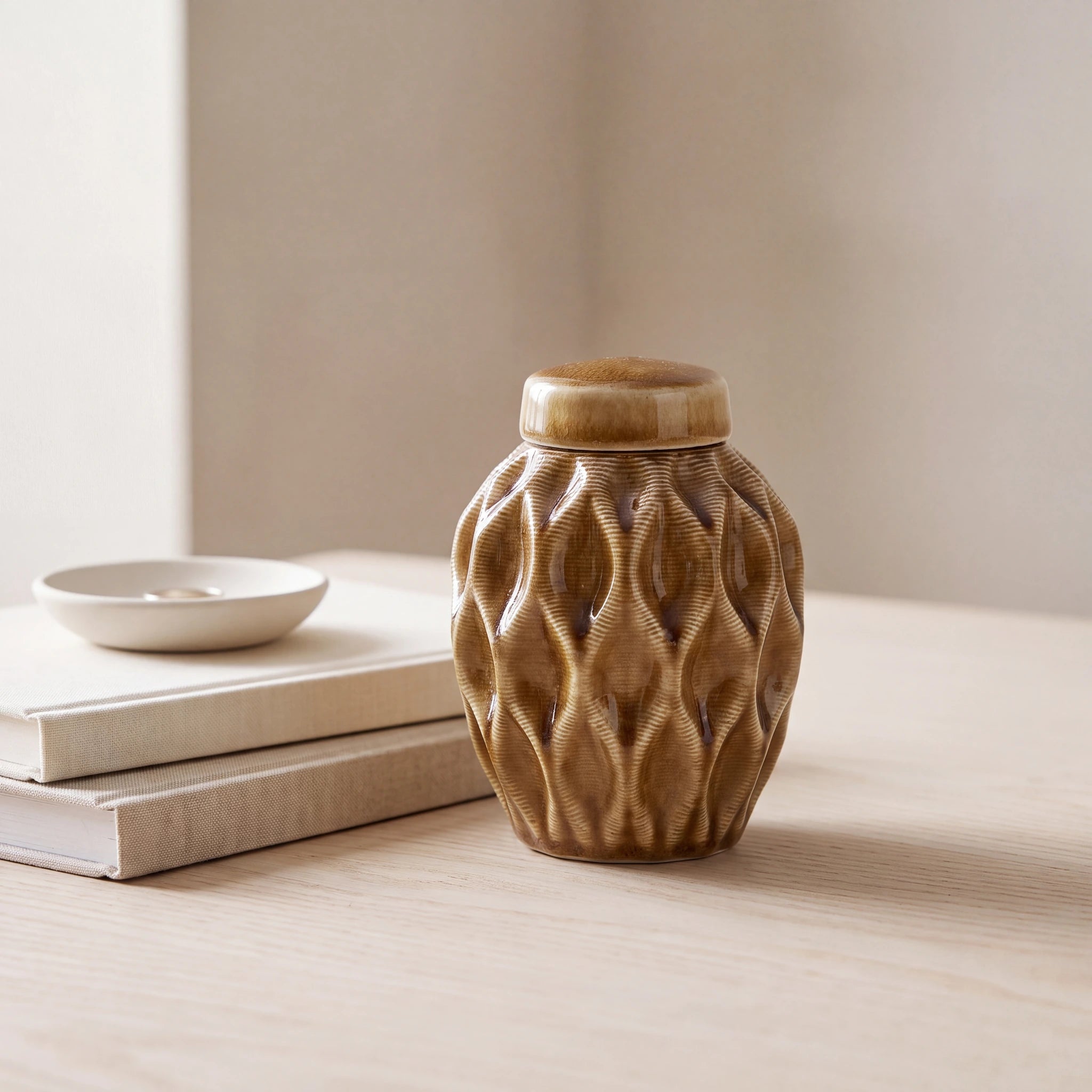 Echo-Keepsake-Urn-for-Ashes-in-Dark-Sand-keepsake_books_dish-Left-Angle