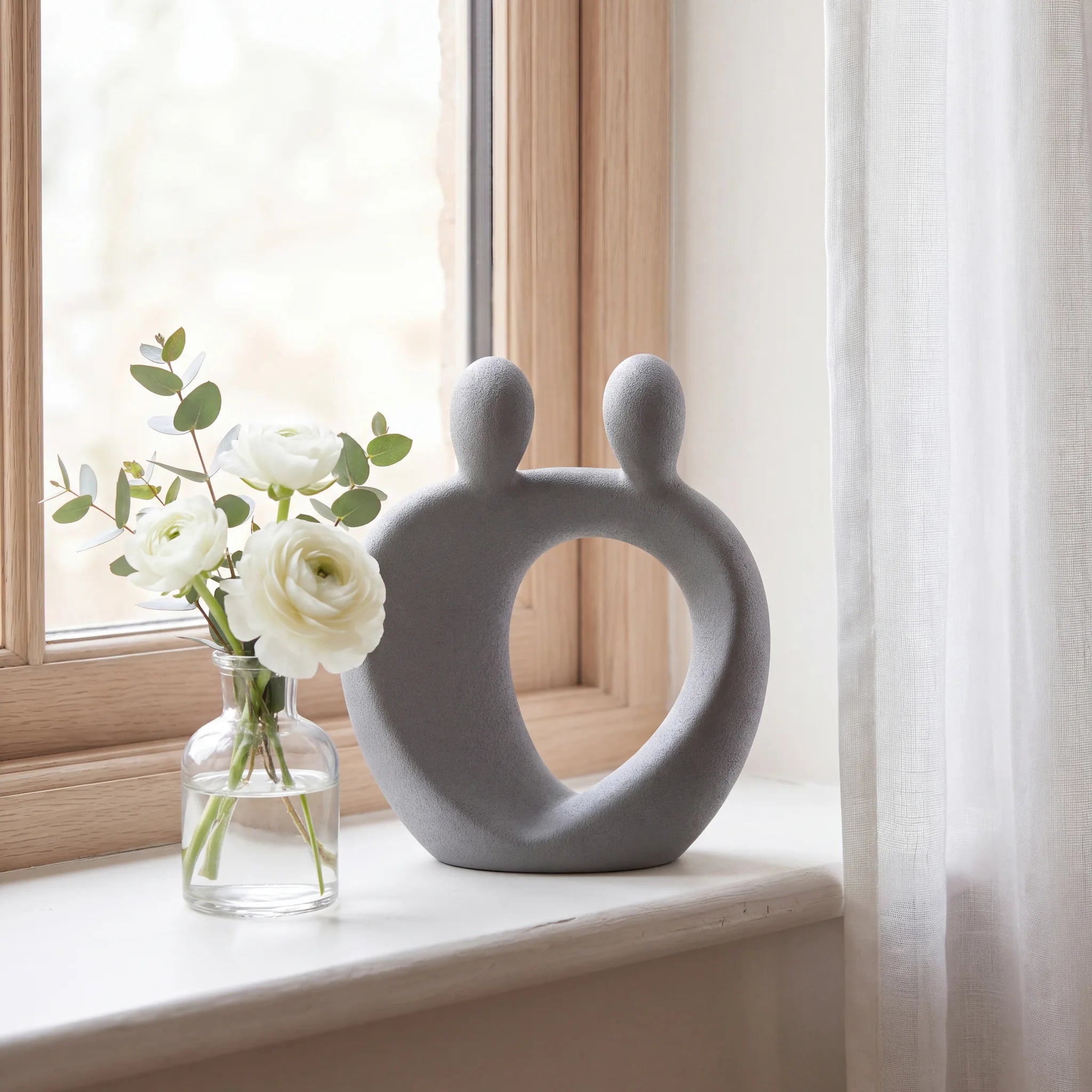 Family-Keepsake-Urn-for-Ashes-in-Grey-keepsake_windowsill_posy