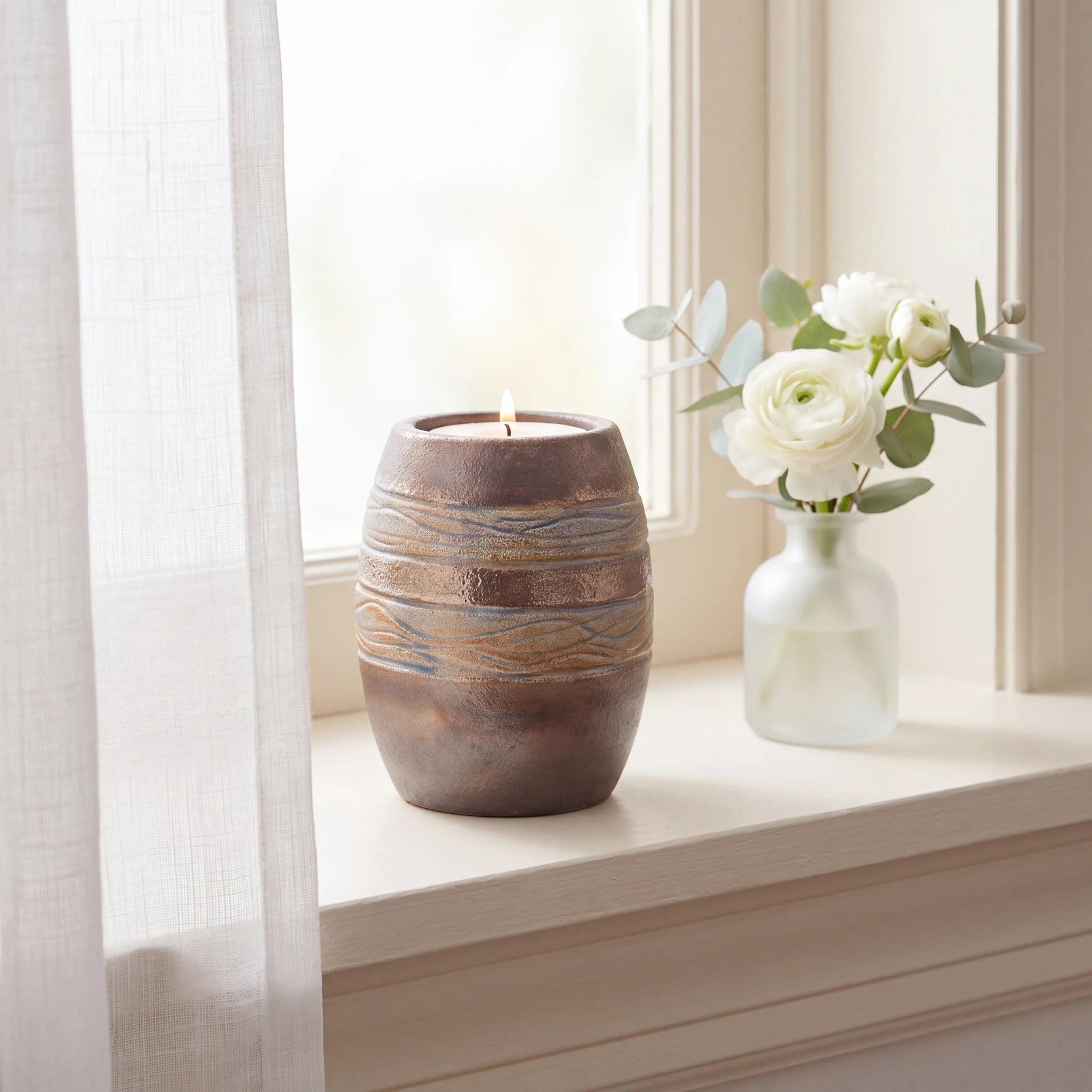 Haven-Candle-Keepsake-Urn-for-Ashes-keepsake_windowsill_posy