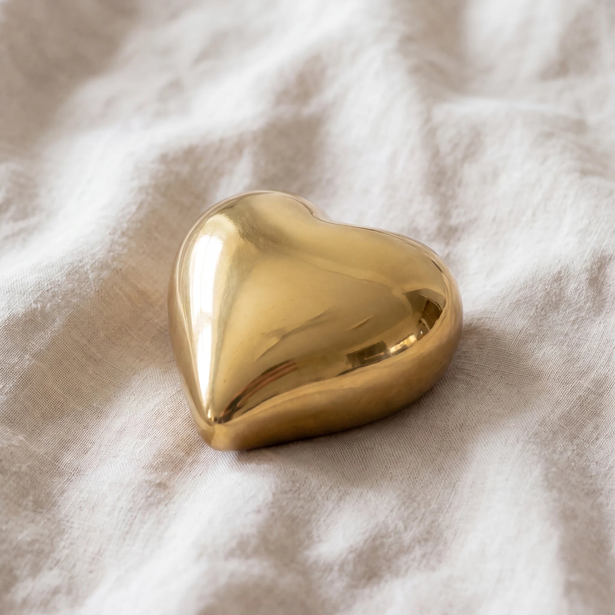 Heart-Keepsake-Urn-for-Ashes-in-Gold-On-Linen