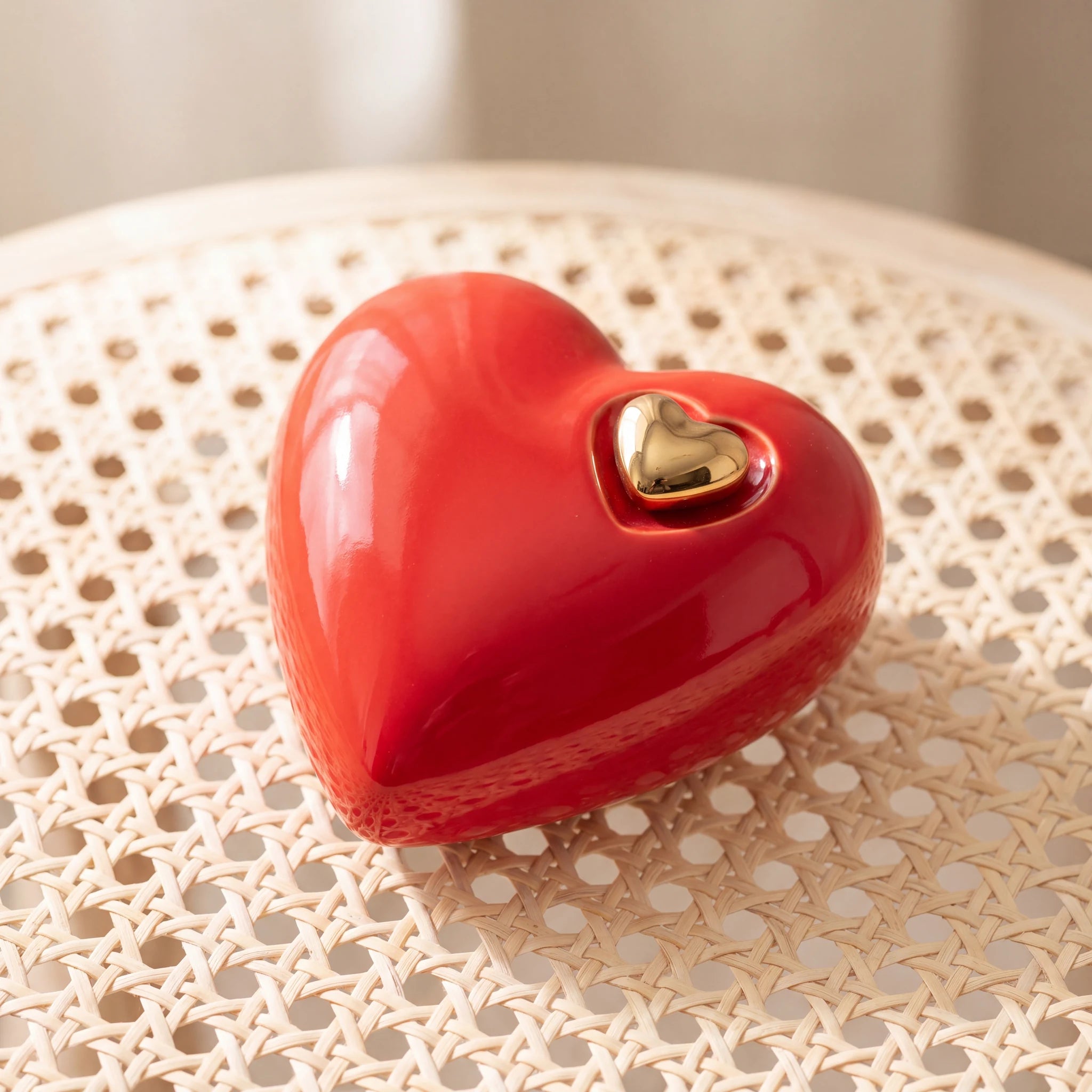 Heart-Medium-Urn-for-Ashes-in-Red-and-Gold-heart_cane_above