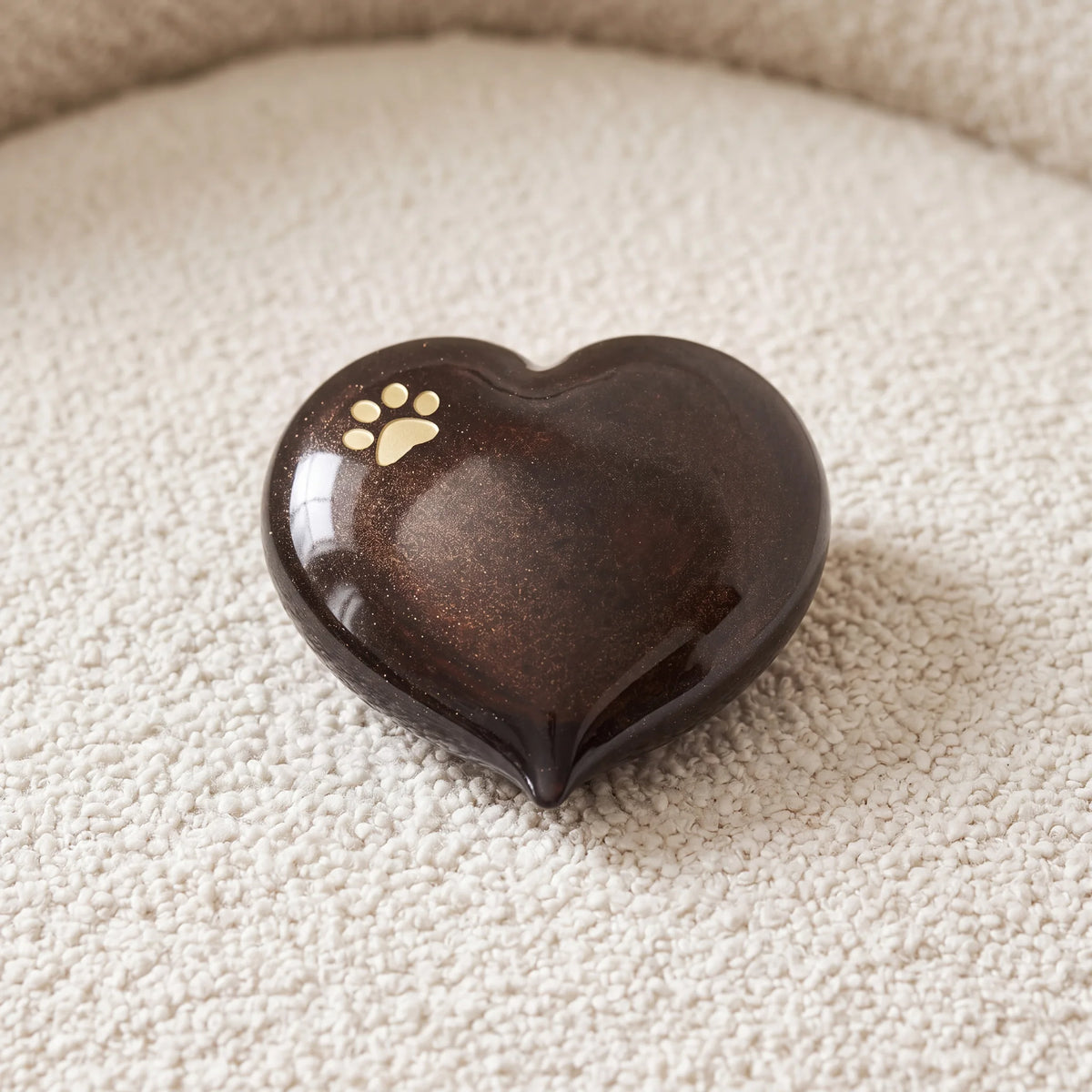 Heart-Pawprint-Pet-Small-Urn-for-Ashes-in-Bronze-Gold-heart_boucle_above