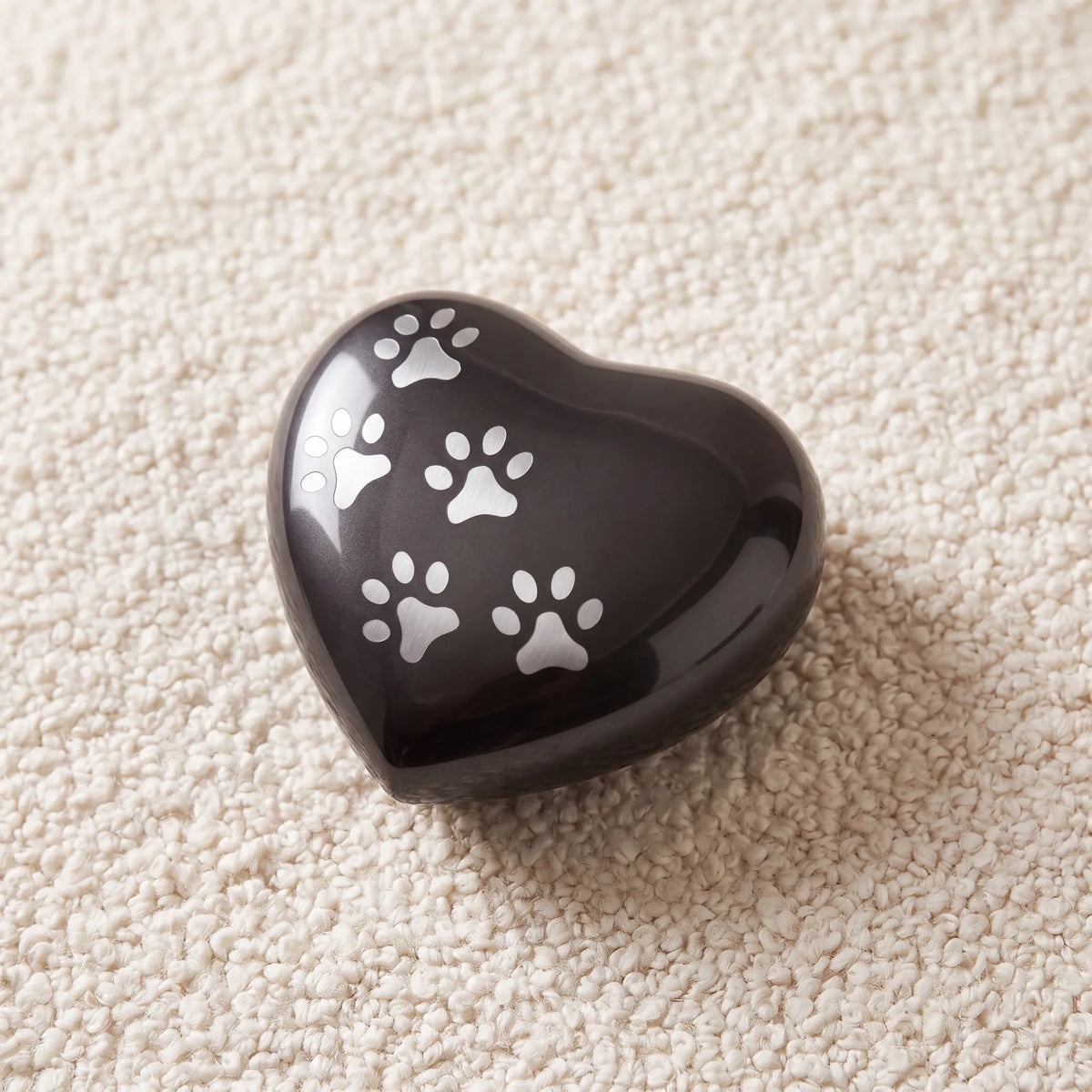 Heart-Pawprints-Pet-Keepsake-Urn-for-Ashes-in-Graphite-Silver-heart_boucle_above