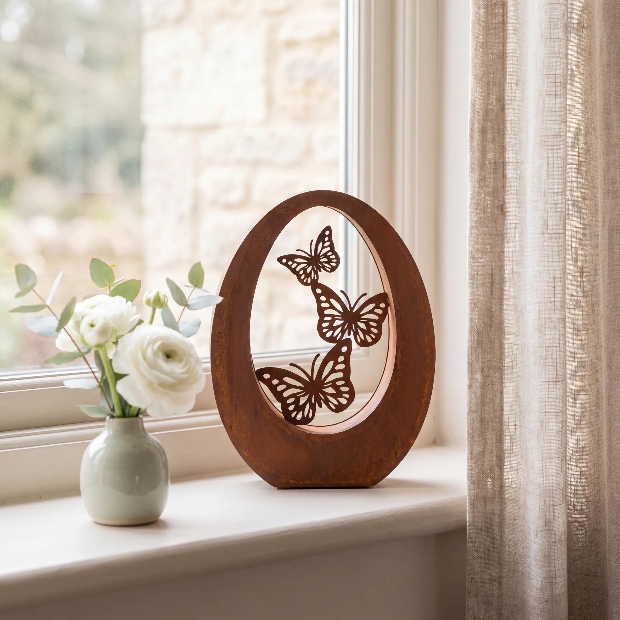 Hearts-Small-Urn-for-Ashes-in-Corten-Steel-keepsake_windowsill_posy