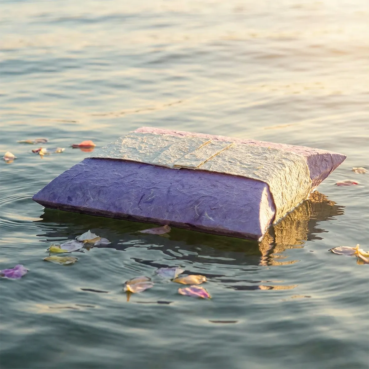 Journey biodegradable water urn for ashes in purple, extra large, floating
