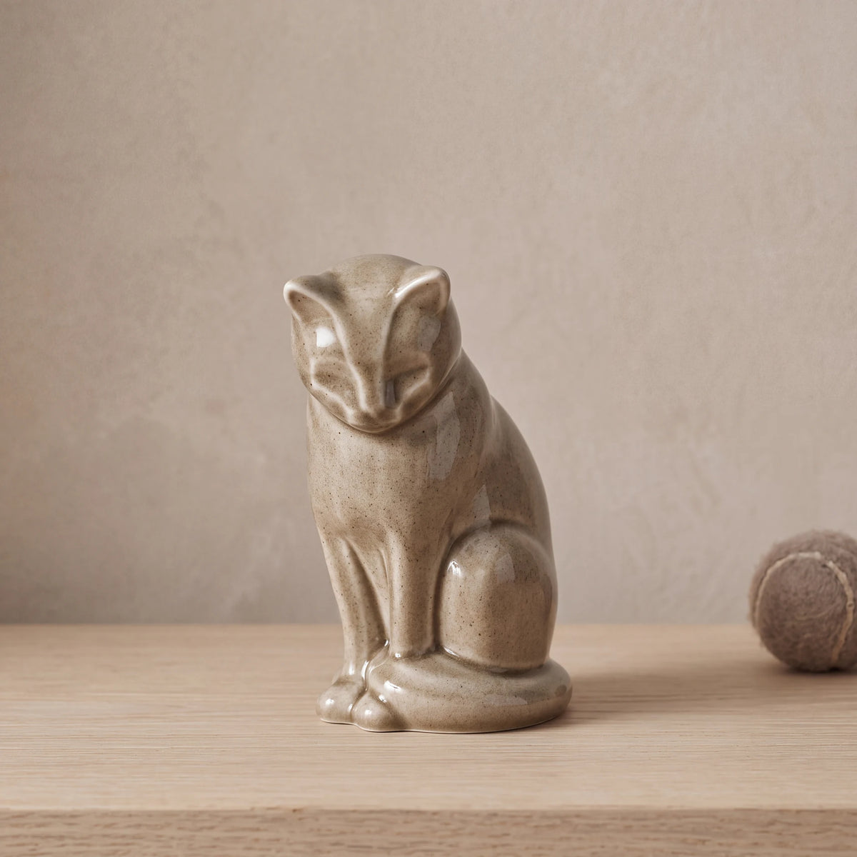 Kitten-Urn-for-Ashes-in-Beige-Grey-pet_console_ball