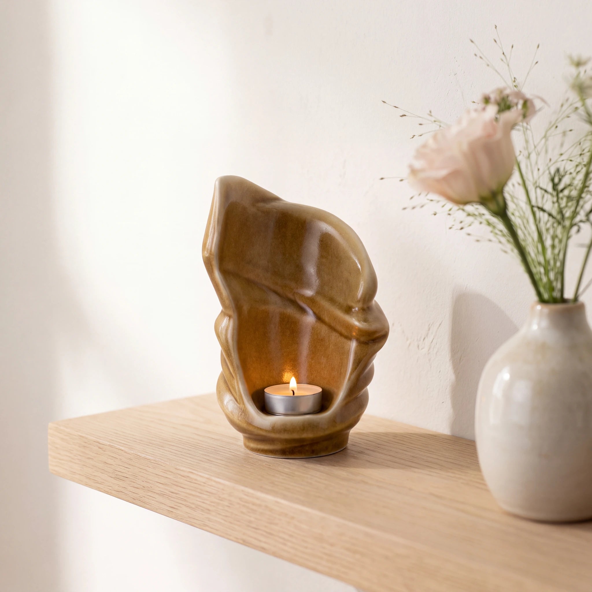 Light-Small-Urn-for-Ashes-in-Dark-Sand-keepsake_bud_vase
