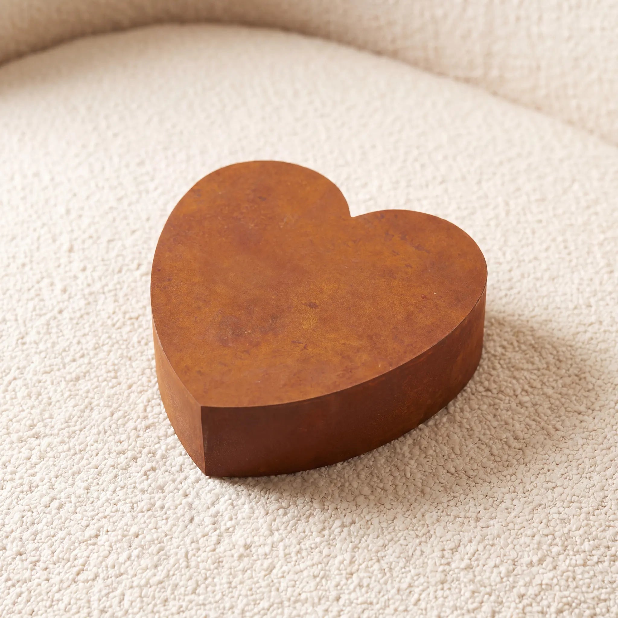 Love-Heart-Extra-Small-Urn-for-Ashes-in-Corten-Steel-heart_boucle_above