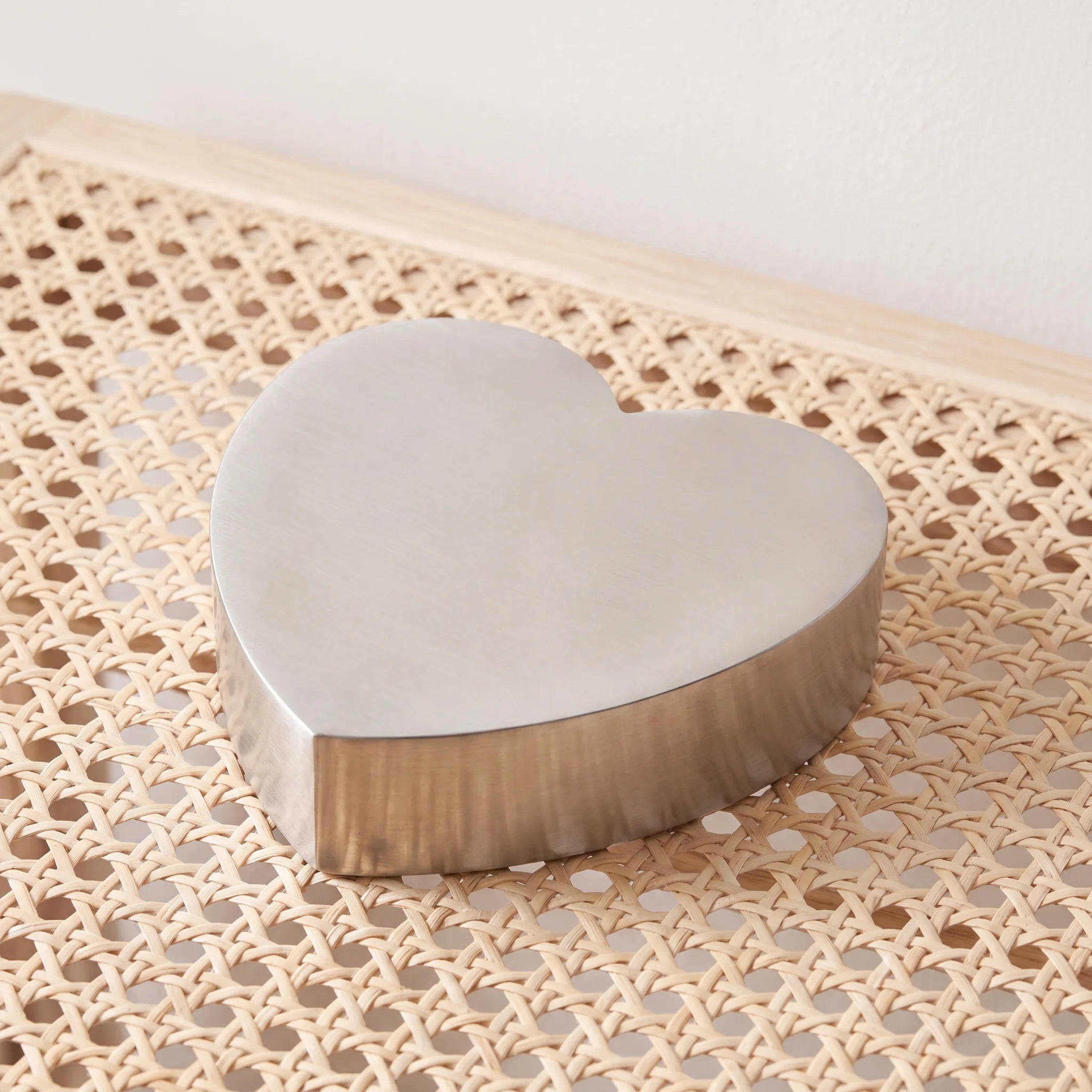 Love-Heart-Pet-Urn-for-Ashes-in-Stainless-Steel-heart_cane_above