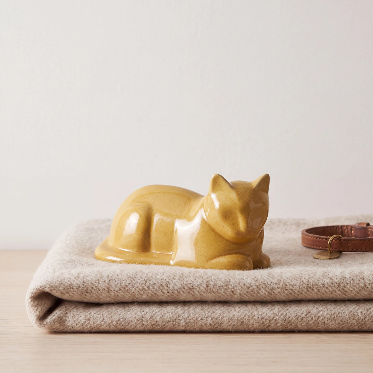 Lying-Cat-Mini-Urn-for-Ashes-in-Amber-Yellow-pet_blanket_fold