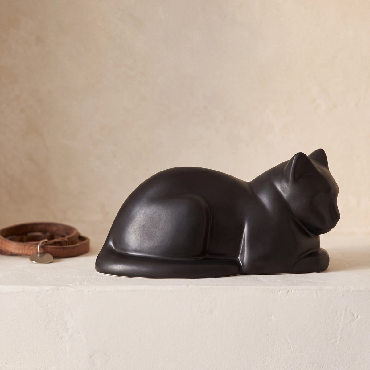 Lying-Cat-Urn-for-Ashes-in-Matte-Black-pet_collar_ledge