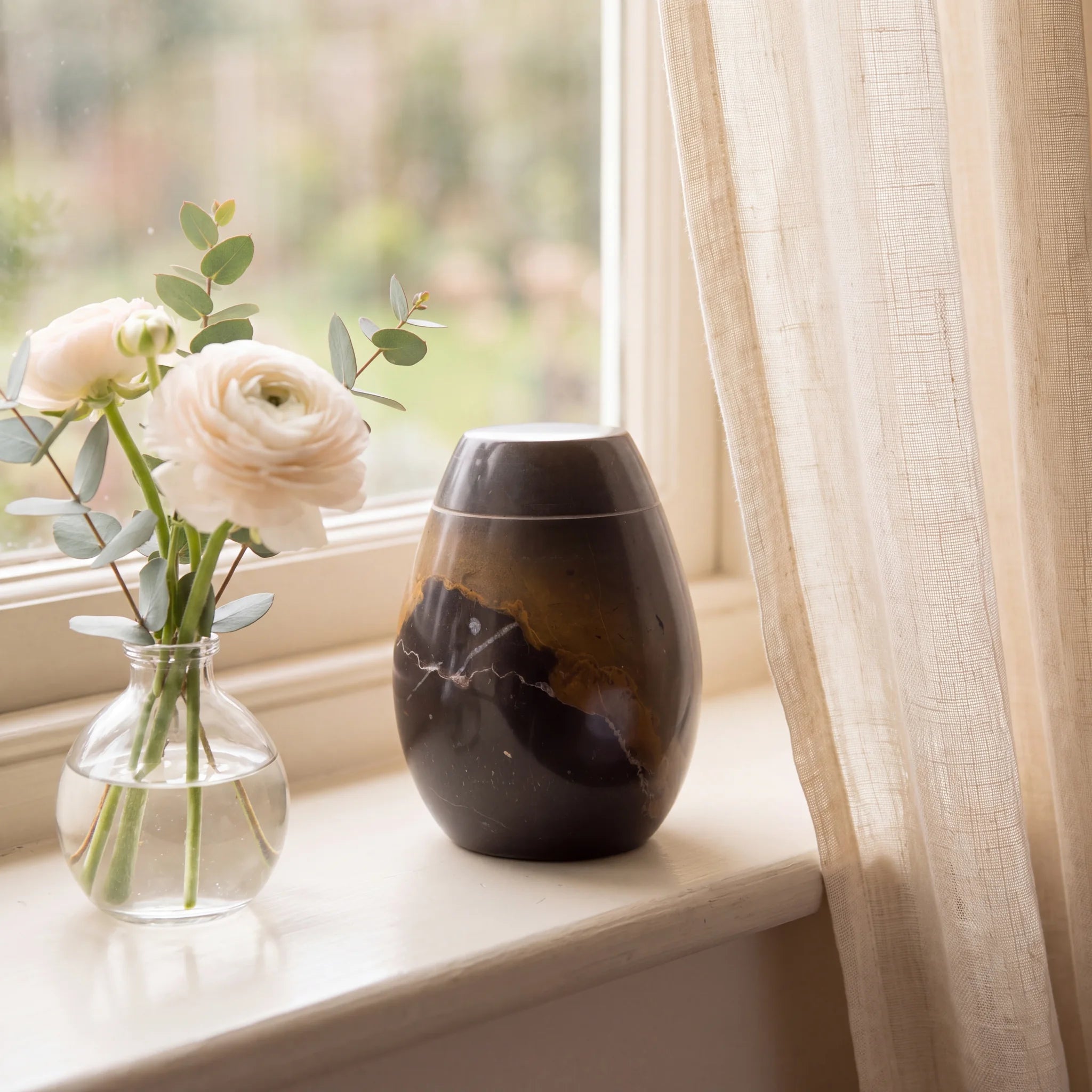 Marble-Keepsake-Urn-For-Ashes-in-Brown-and-Gold-keepsake_windowsill_posy