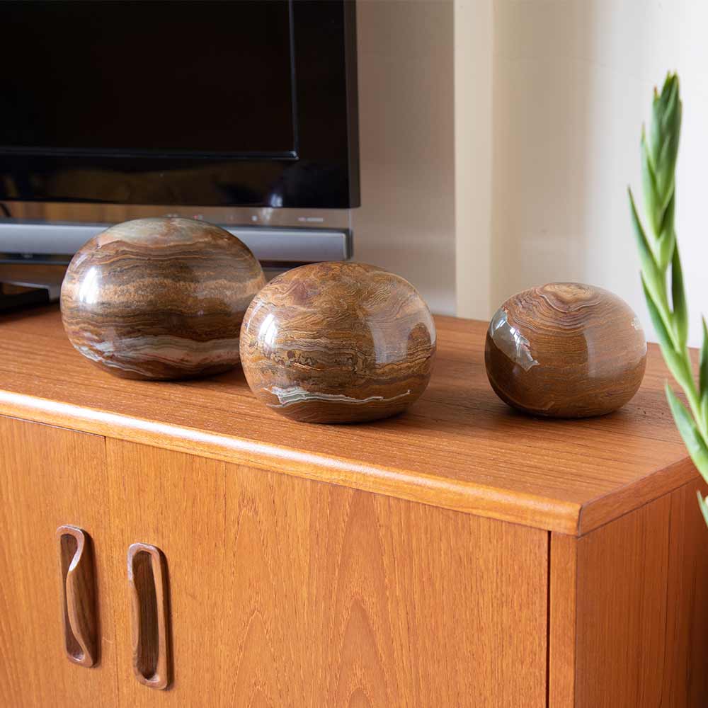 Onyx Urn for Ashes on in Group 900ml on Cupboard