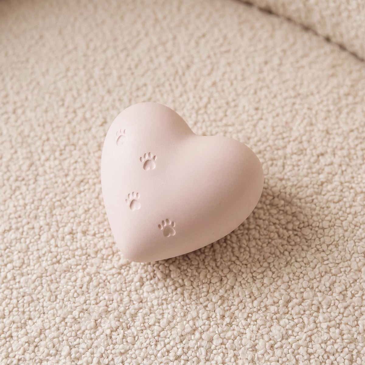 Paw-Print-Heart-Mini-Pet-Urn-for-Ashes-in-White-heart_boucle_above