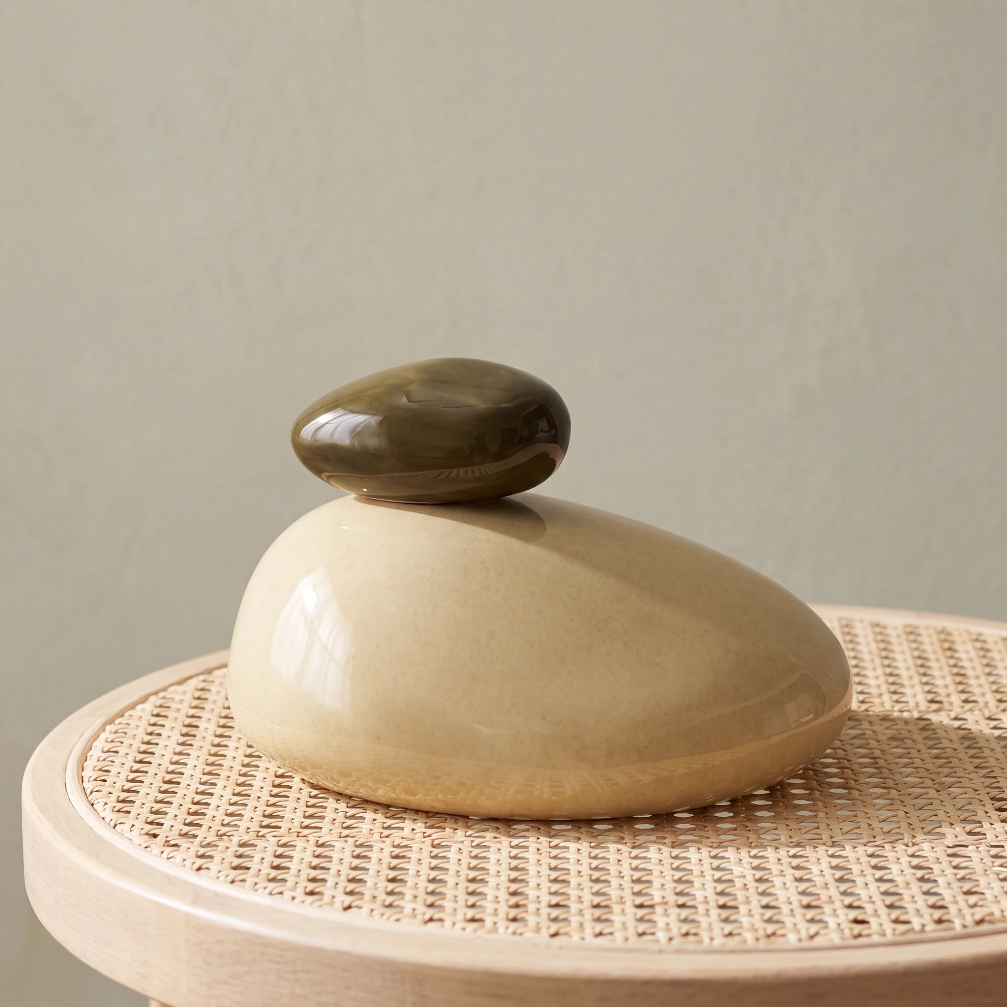 Pebbles Adult Cremation Urn for Ashes in Light Sand
