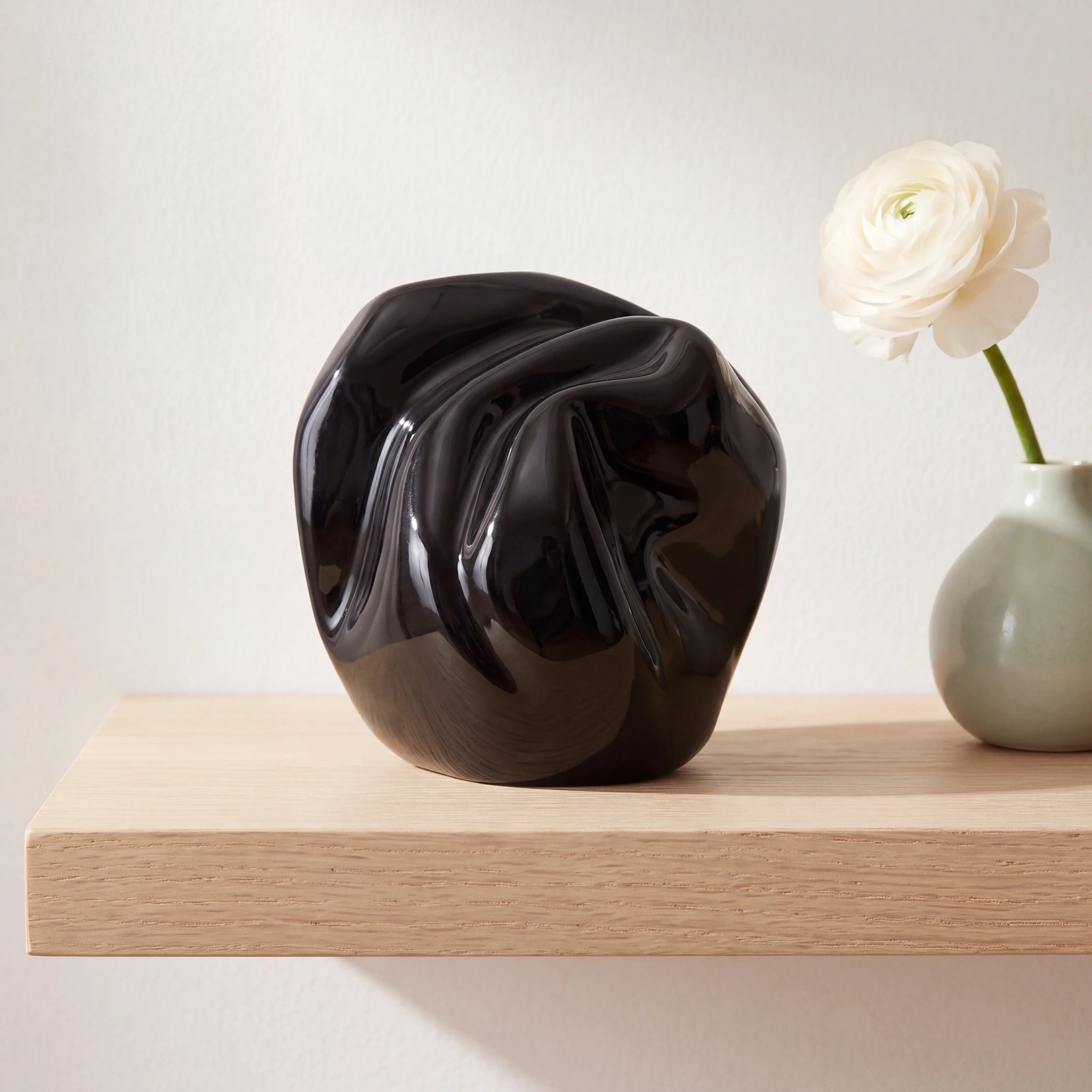 Precious Small Urn for Ashes in Glossy Black