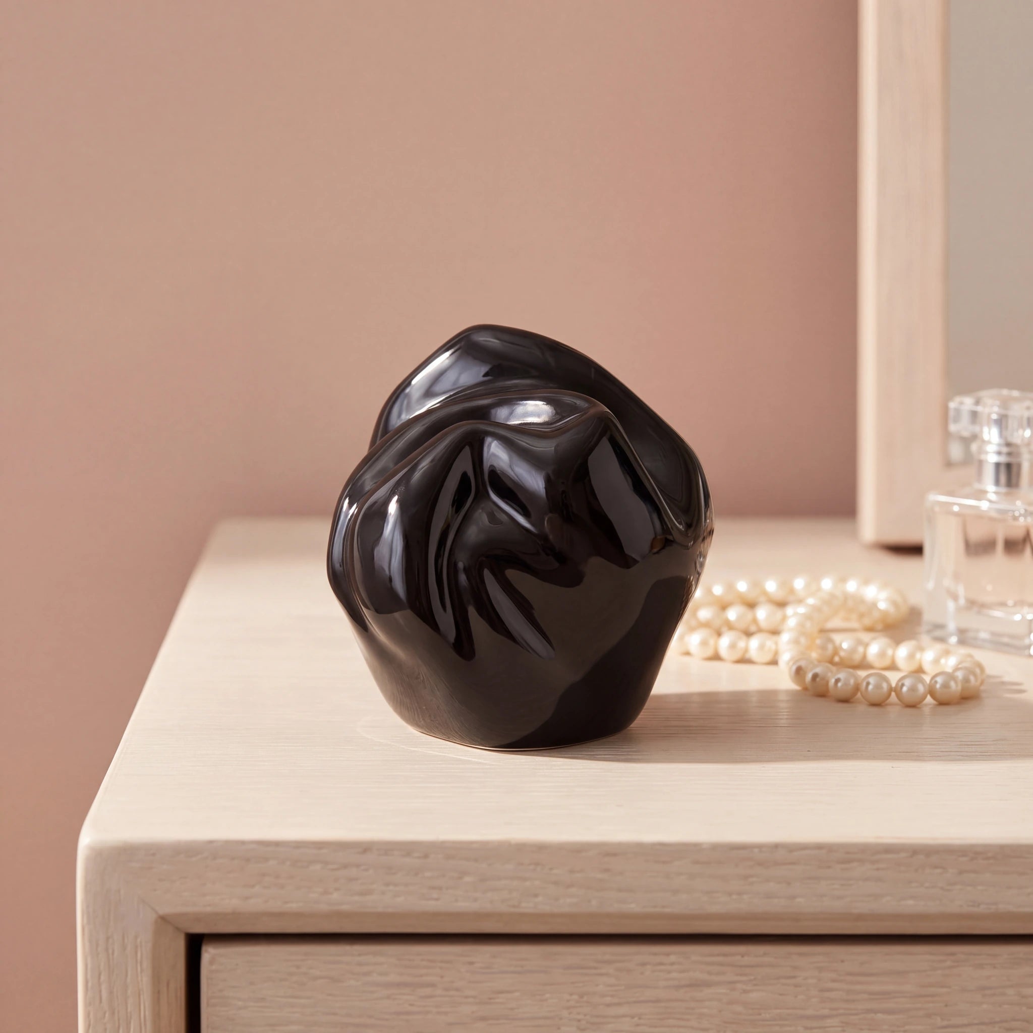 Precious Small Urn for Ashes in Glossy Black