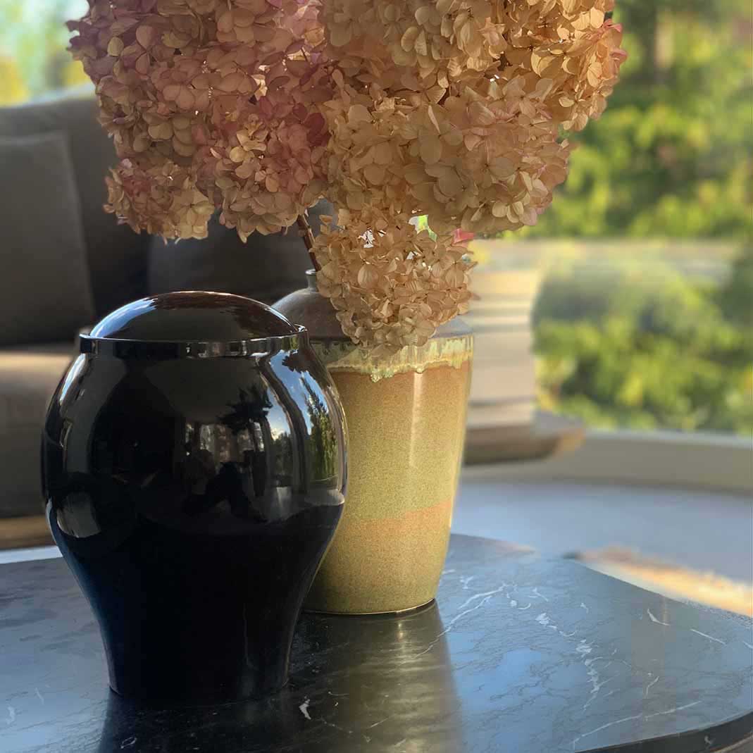 Pure Black Classic Adult Cremation Urn for Ashes