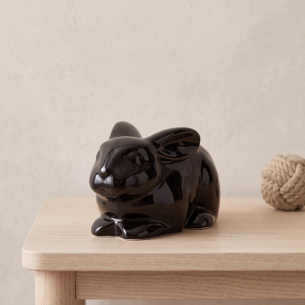 Rabbit-Urn-for-Ashes-in-Glossy-Black-pet_console_ball