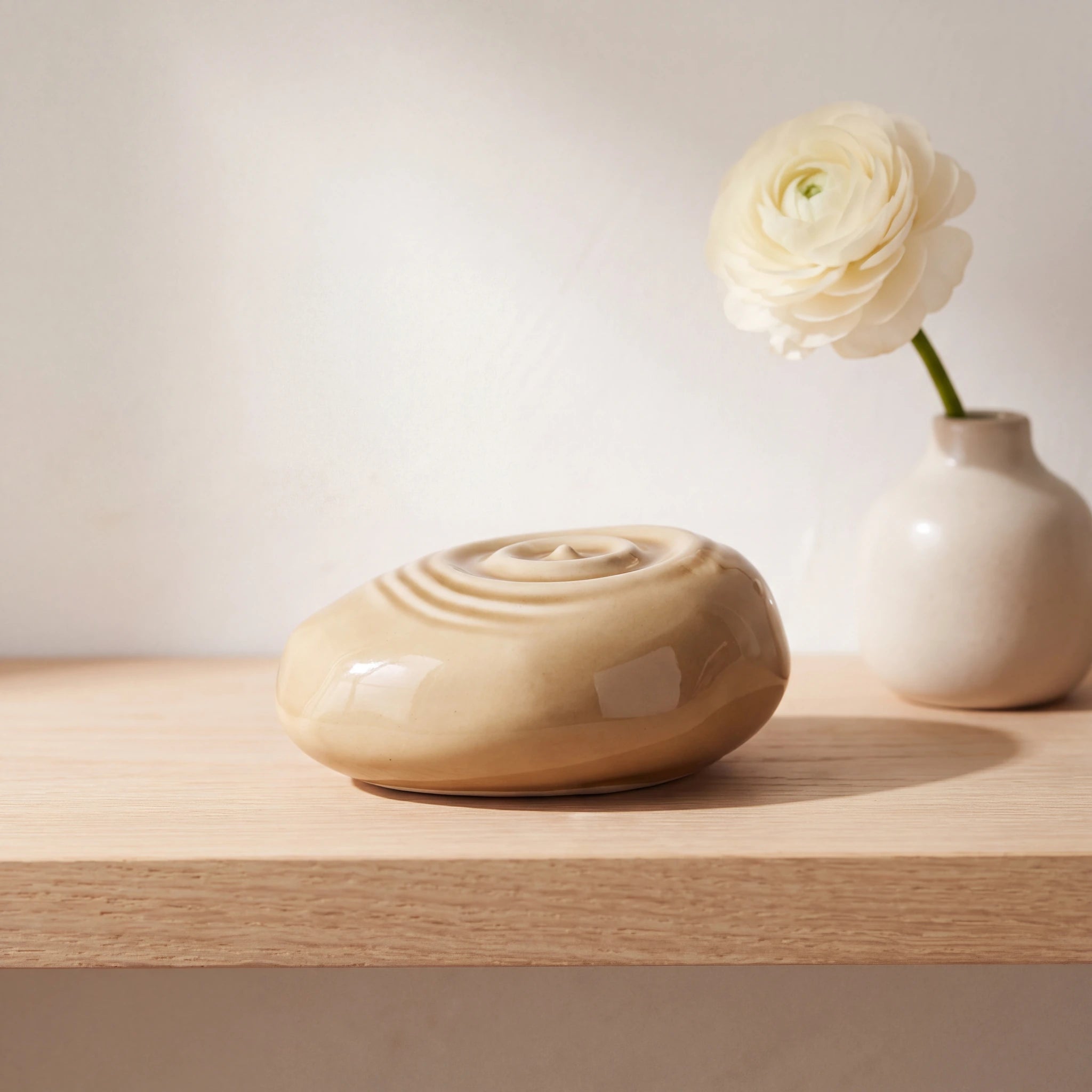 Ripples-Small-Urn-for-Ashes-in-Beige-keepsake_bud_vase