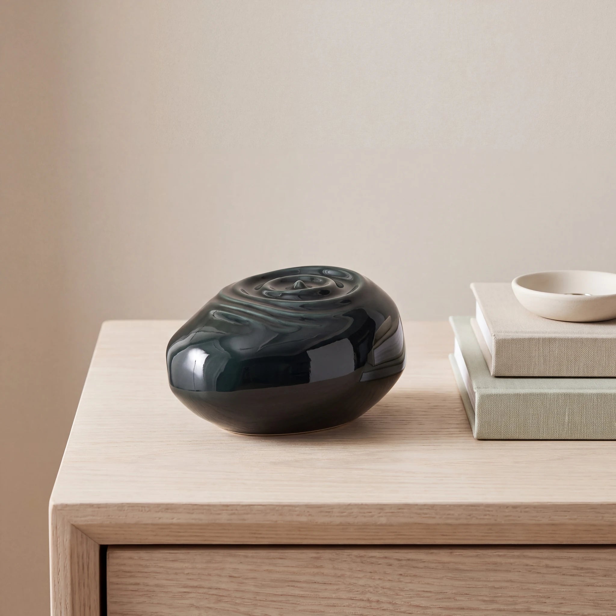 Ripples-Small-Urn-for-Ashes-in-Green-keepsake_books_dish-Left-Angle
