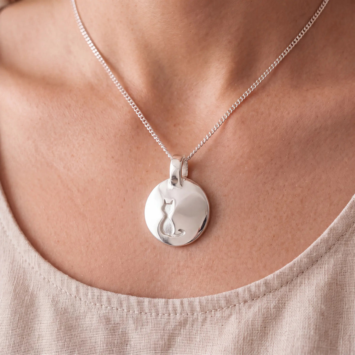 Self-fill-Cat-Memorial-Ashes-Pendant-Worn