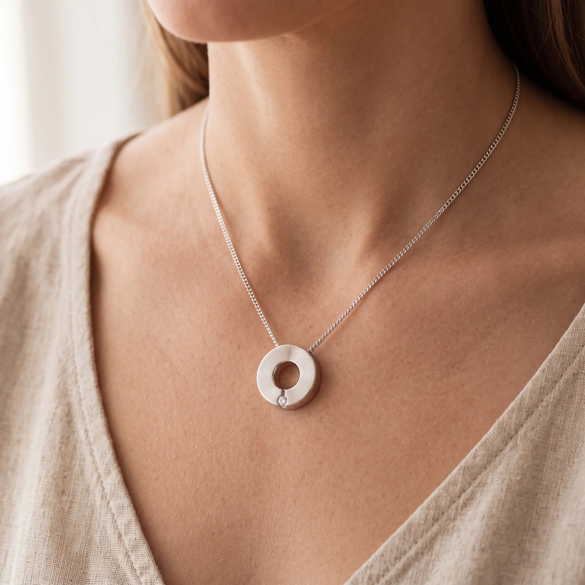 Self-fill-Crystal-Circle-of-Life-Memorial-Ashes-Pendant-Worn