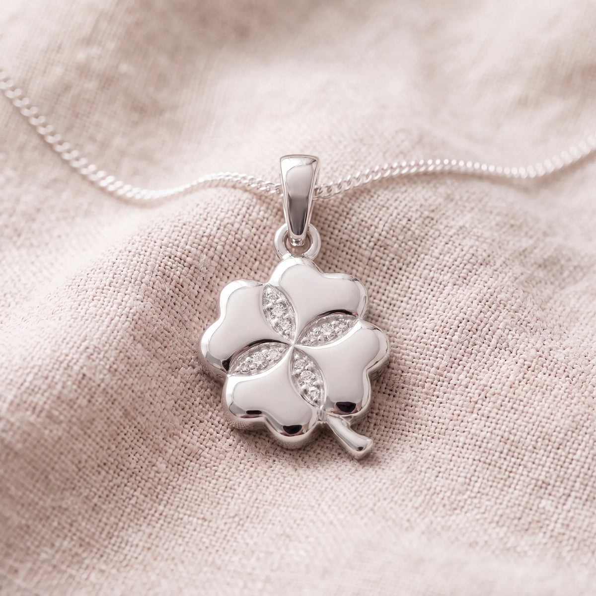 Self-fill-Four-Leaf-Clover-Crystal-Memorial-Ashes-Pendant-On-Linen