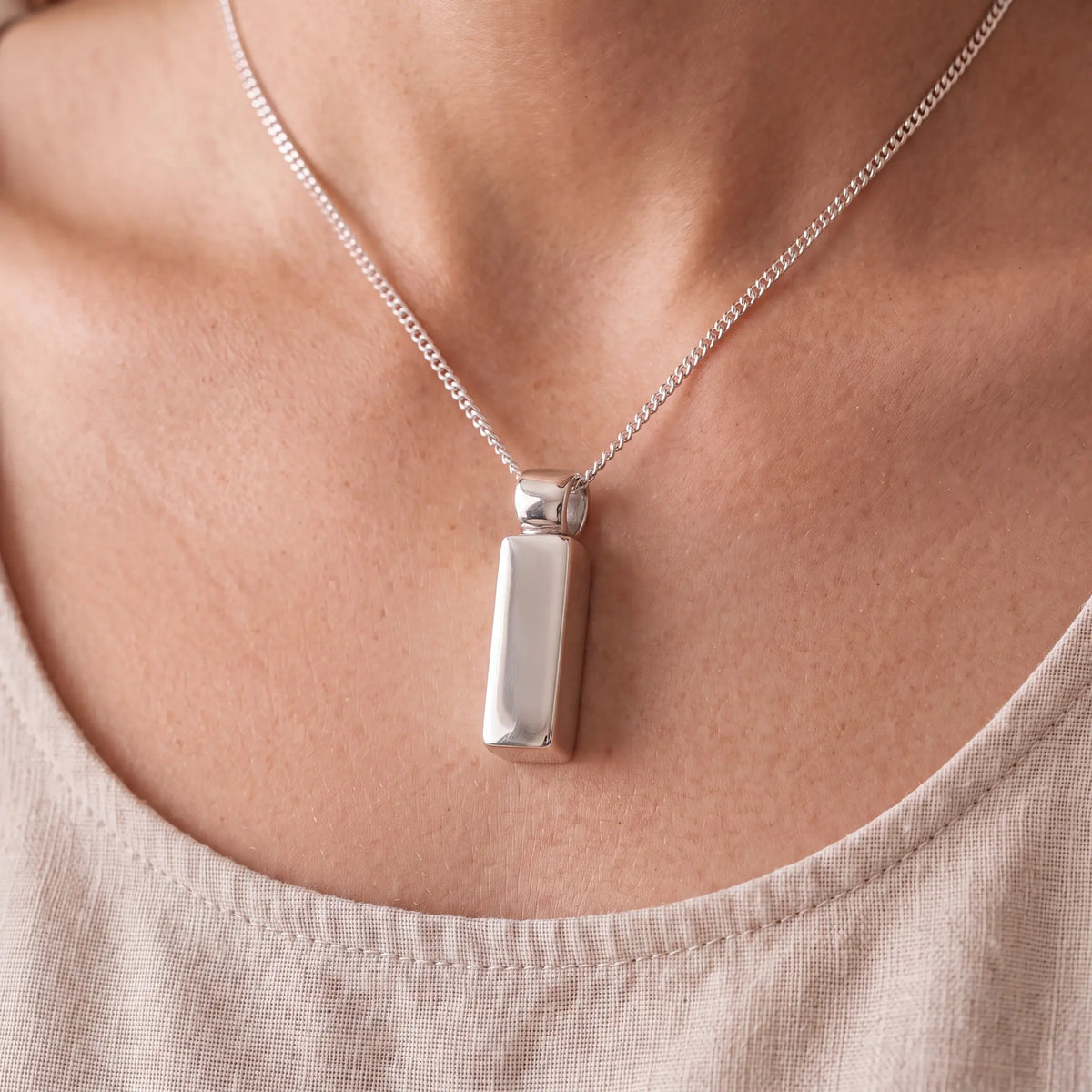 Self-fill-Glossy-Bar-Memorial-Ashes-Pendant-Worn