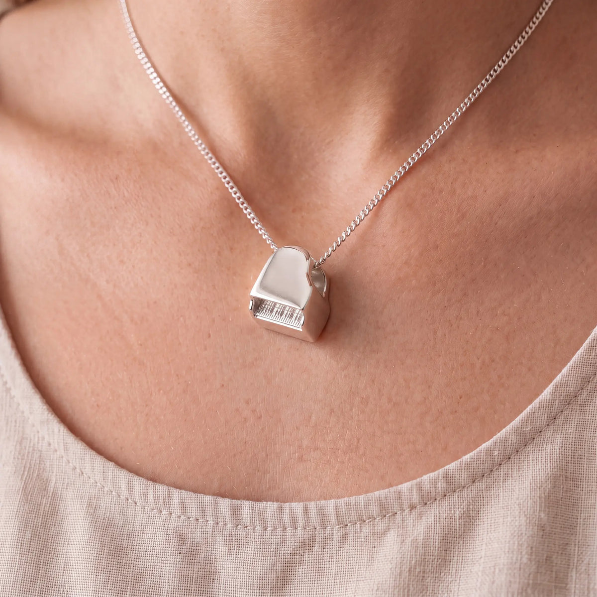 Self-fill-Grand-Piano-Memorial-Ashes-Pendant-Worn