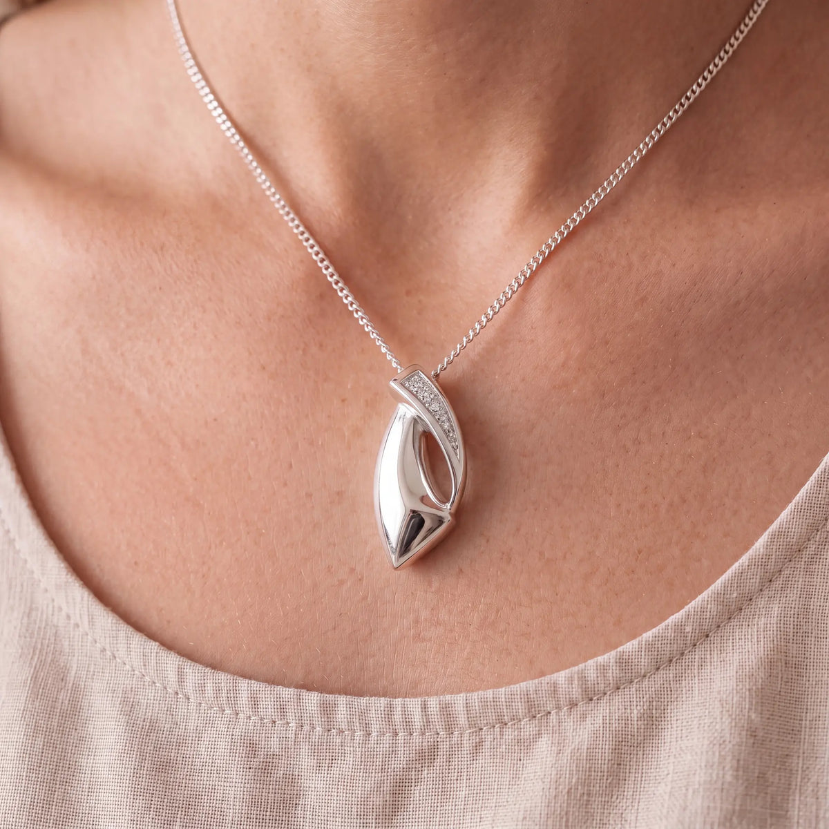 Self-fill-Harmony-Memorial-Ashes-Pendant-Worn