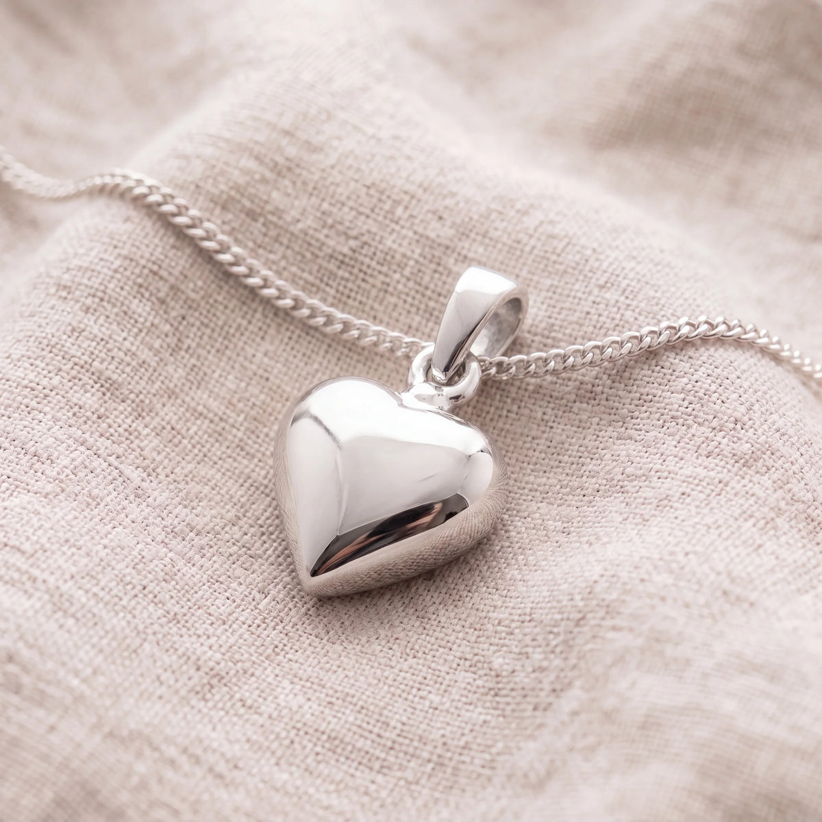 Self-fill-Mini-Heart-Memorial-Ashes-Pendant-On-Linen