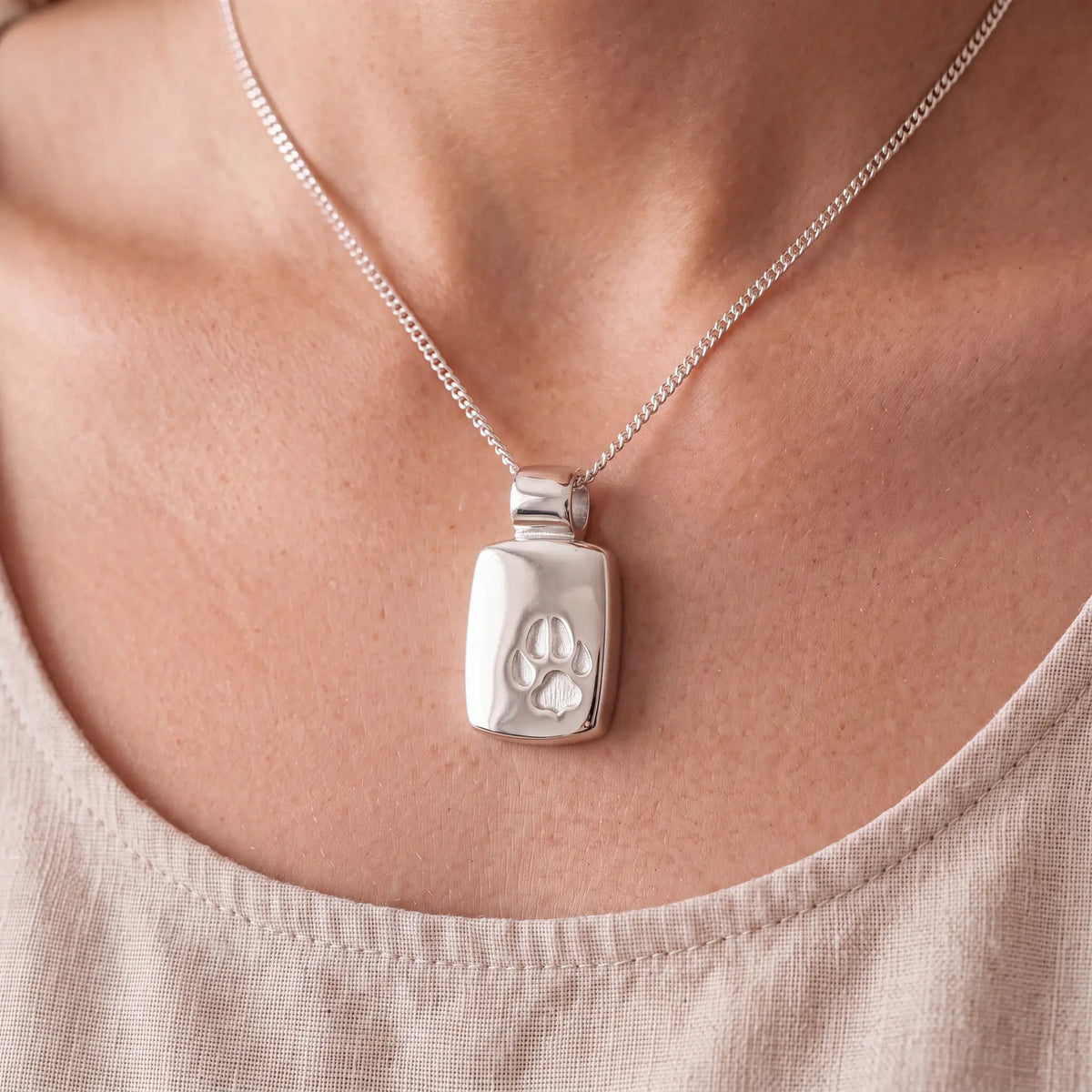 Self-fill-Paw-Memorial-Ashes-Pendant-Worn