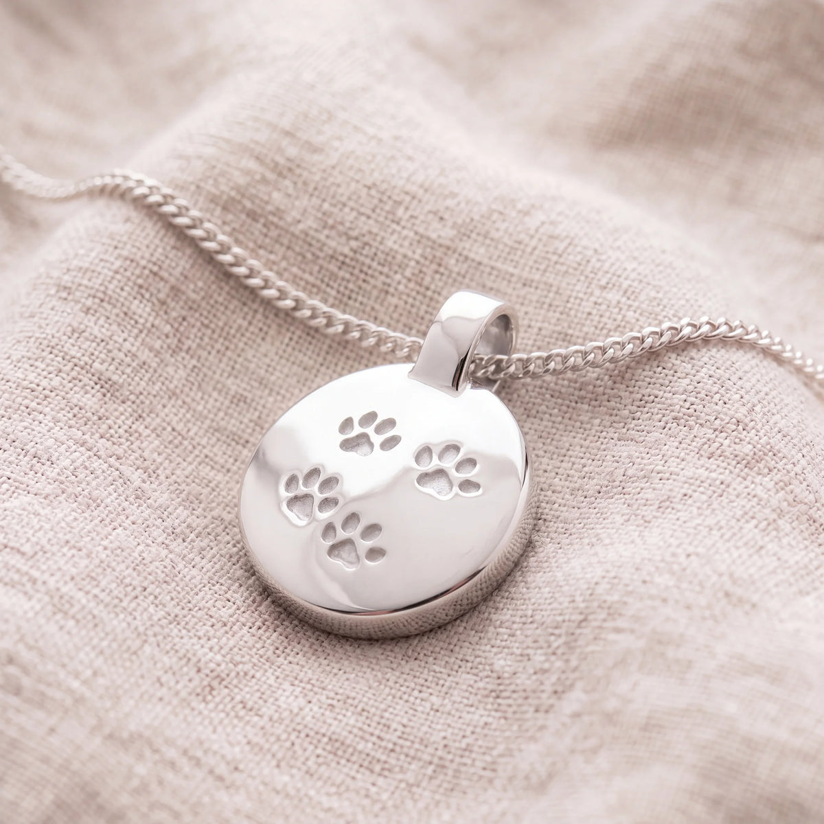 Self-fill-Paw-Prints-Memorial-Ashes-Pendant-On-Linen