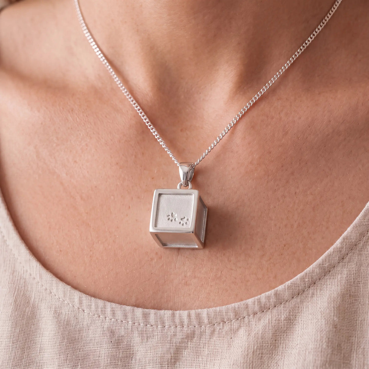 Self-fill-Pawprint-Cube-Pet-Memorial-Ashes-Pendant-Worn