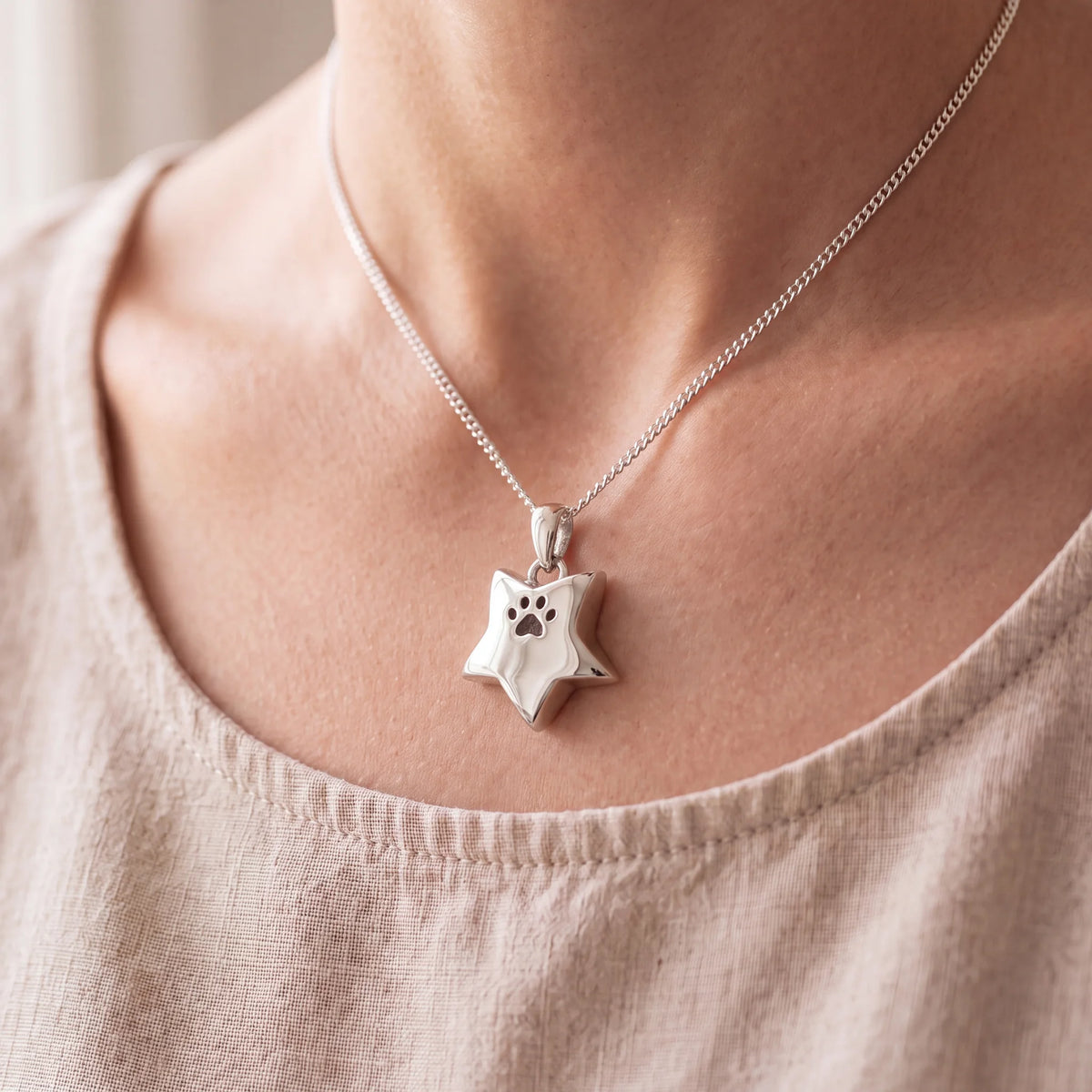 Self-fill-Pawprint-Star-Pet-Memorial-Ashes-Pendant-Worn