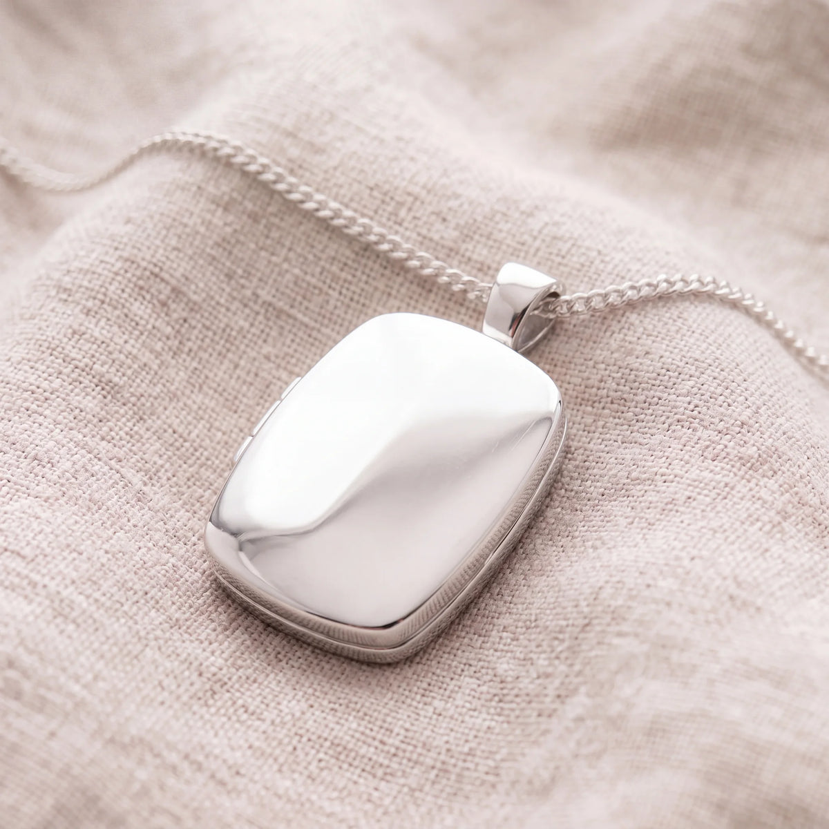 Self-fill-Remembrance-Locket-Memorial-Ashes-Pendant-On-Linen