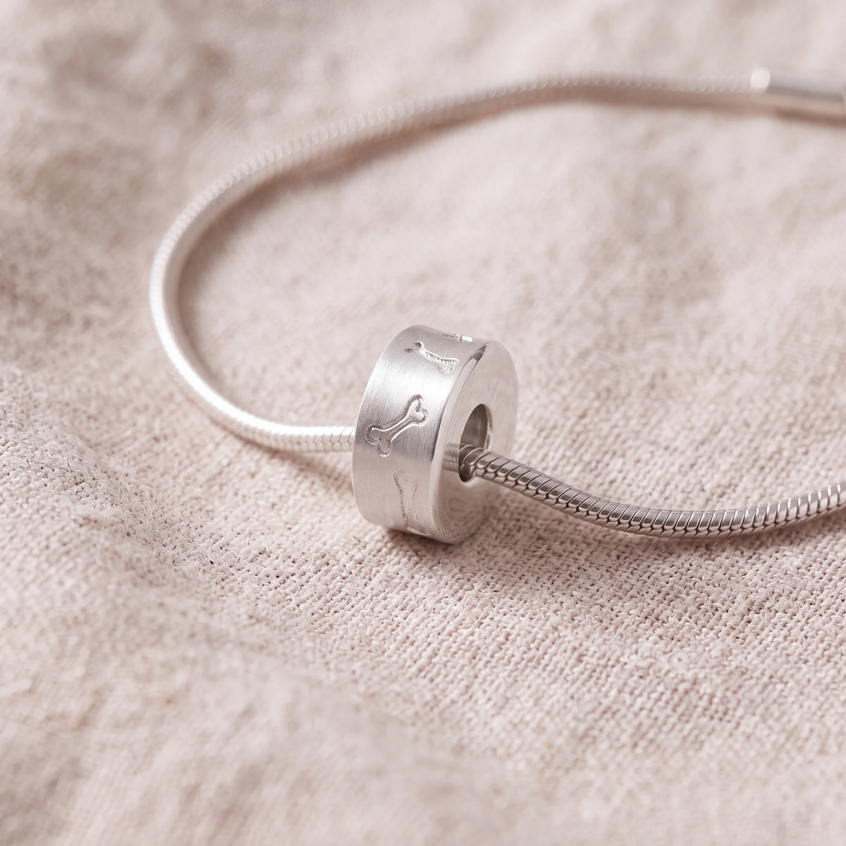 Self-fill-Round-Dog-Bone-Memorial-Ashes-Charm-Bead-On-Linen