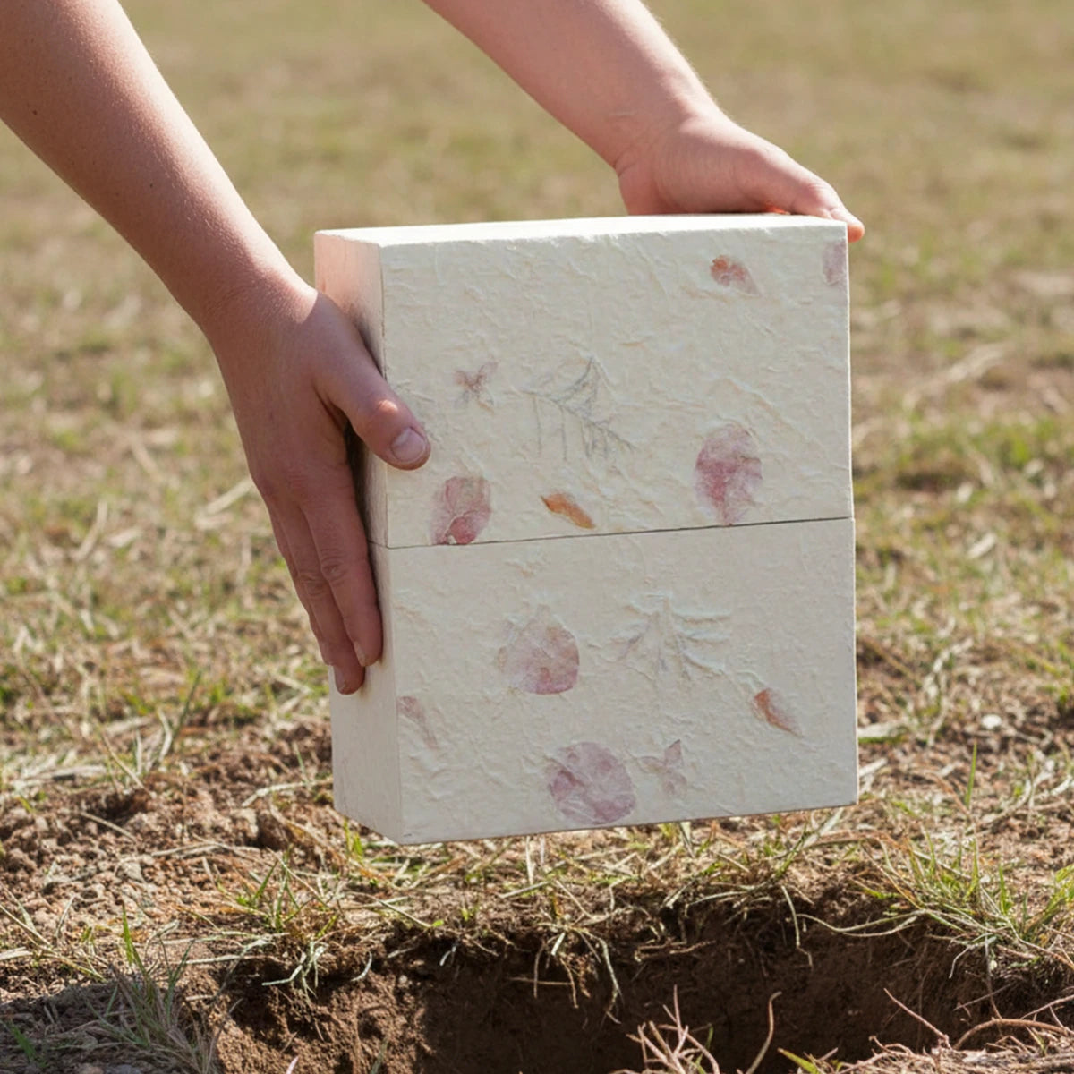 Simplicity Earthurn Biodegradable Urn for Ashes - Adult