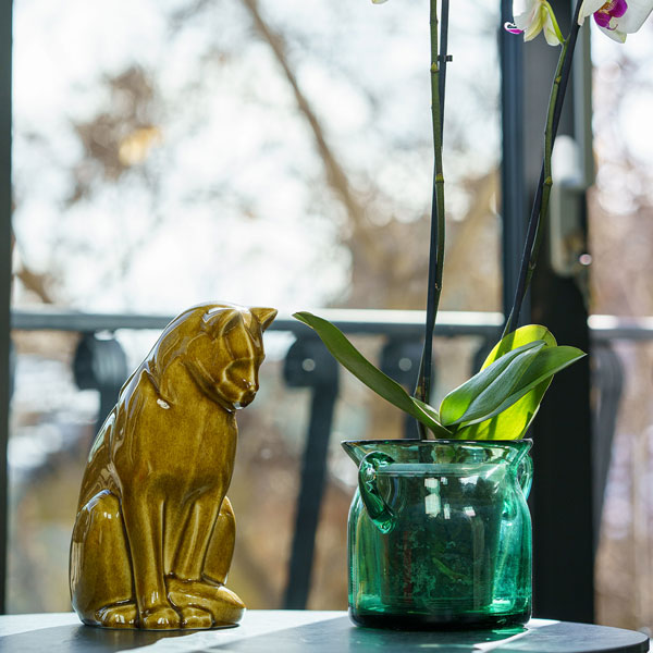Sitting Cat Cremation Urn For Ashes Dark Sand Near Vase